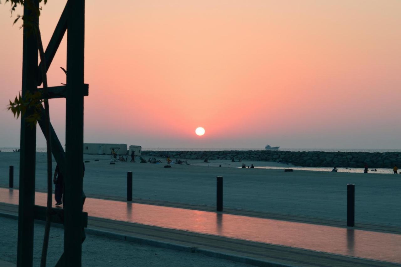 Al Corniche Hotel Sharjah Exterior photo