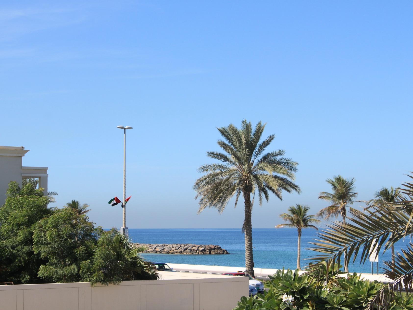 Al Corniche Hotel Sharjah Exterior photo